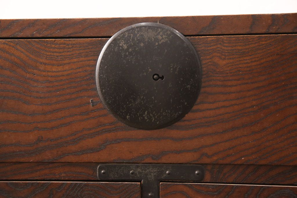 和製アンティーク　新潟県産　前面ケヤキ材　独特な杢目が目を引く見附帳場箪笥(時代箪笥、タンス、引き出し)(R-052400)