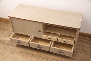 中古　美品　国産　脚または台輪リメイク　素朴で温かな木肌が魅力の総桐箪笥・上段(胴丸、総桐たんす、桐タンス、ローボード)(R-052402)