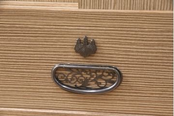 中古　美品　国産　脚または台輪リメイク　素朴で温かな木肌が魅力の総桐箪笥・上段(胴丸、総桐たんす、桐タンス、ローボード)(R-052402)