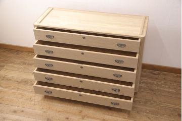 中古　美品　国産　天板・脚または台輪リメイク　素朴で温かな木肌が魅力の総桐箪笥・中段(胴丸、総桐たんす、桐タンス、ローボード、引き出し、ローチェスト)(R-052403)