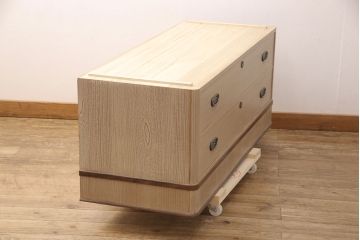 中古 美品 国産 天板リメイク 素朴で温かな木肌が魅力の総桐箪笥・下段(胴丸、総桐たんす、桐タンス、ローボード、引き出し、ローチェスト)(R-052404)