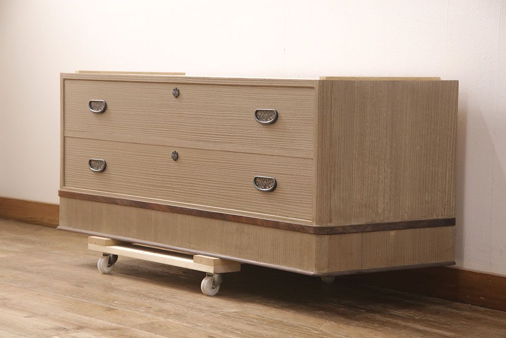 中古 美品 国産 天板リメイク 素朴で温かな木肌が魅力の総桐箪笥・下段(胴丸、総桐たんす、桐タンス、ローボード、引き出し、ローチェスト)(R-052404)