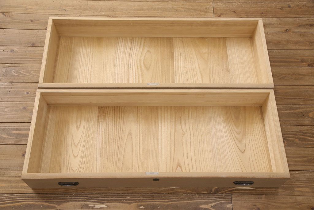 中古 美品 国産 天板リメイク 素朴で温かな木肌が魅力の総桐箪笥・下段(胴丸、総桐たんす、桐タンス、ローボード、引き出し、ローチェスト)(R-052404)