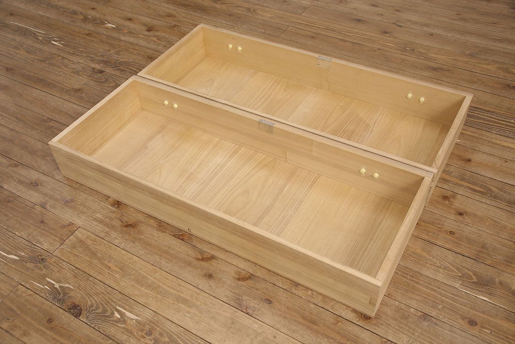 中古 美品 国産 天板リメイク 素朴で温かな木肌が魅力の総桐箪笥・下段(胴丸、総桐たんす、桐タンス、ローボード、引き出し、ローチェスト)(R-052404)