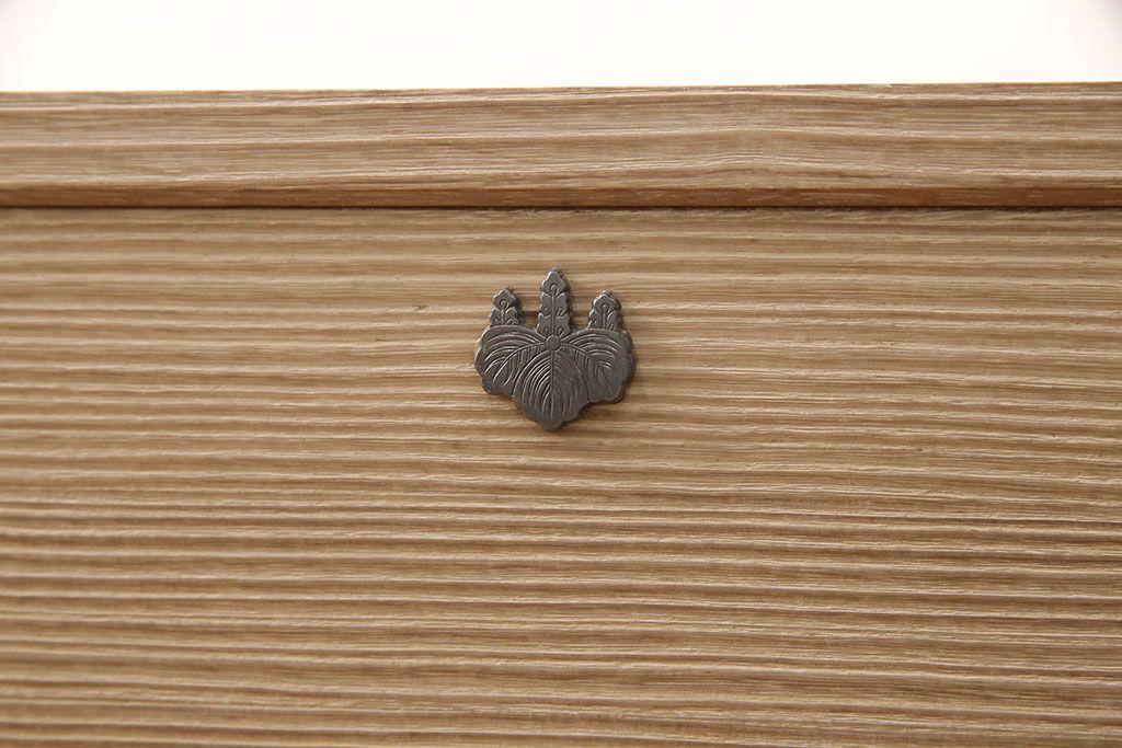 中古 美品 国産 天板リメイク 素朴で温かな木肌が魅力の総桐箪笥・下段(胴丸、総桐たんす、桐タンス、ローボード、引き出し、ローチェスト)(R-052404)