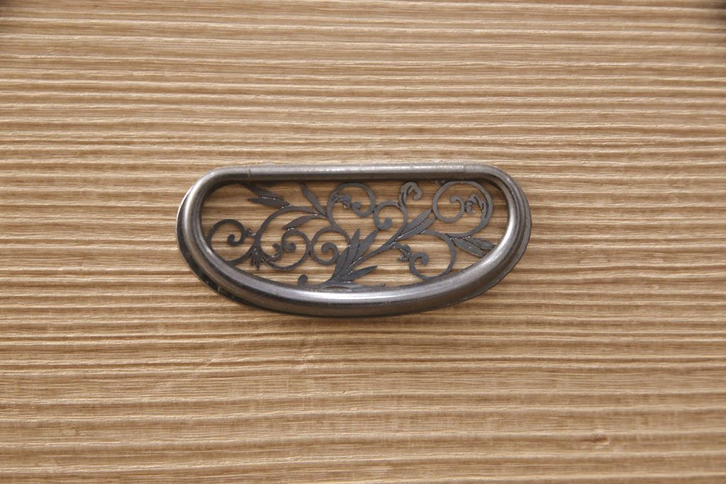 中古 美品 国産 天板リメイク 素朴で温かな木肌が魅力の総桐箪笥・下段(胴丸、総桐たんす、桐タンス、ローボード、引き出し、ローチェスト)(R-052404)