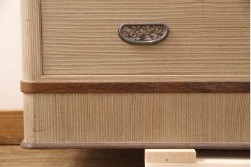 中古 美品 国産 天板リメイク 素朴で温かな木肌が魅力の総桐箪笥・下段(胴丸、総桐たんす、桐タンス、ローボード、引き出し、ローチェスト)(R-052404)