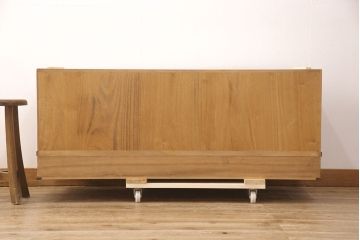 中古 美品 国産 天板リメイク 素朴で温かな木肌が魅力の総桐箪笥・下段(胴丸、総桐たんす、桐タンス、ローボード、引き出し、ローチェスト)(R-052404)