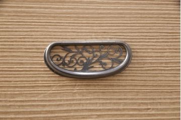 中古　美品　国産　天板リメイク　素朴で温かな木肌が魅力の総桐箪笥・下段(胴丸、総桐たんす、桐タンス、ローボード、引き出し、ローチェスト)(R-052404)