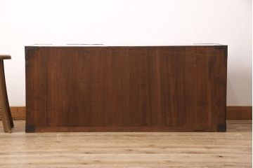 和製アンティーク　前面ケヤキ材　希少　迫力ある金具が目を引く佐渡小木箪笥・下段(衣装箪笥、引き出し、ローチェスト、ローボード)(R-052407)