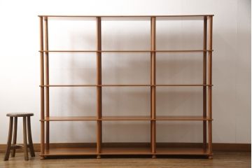 中古美品　IDC大塚家具取扱い　チェリー材　シンプルさがおしゃれな飾り棚(定価約30万円)(オープンシェルフ、オープンラック、陳列棚、店舗什器)(R-052411)