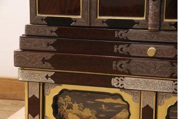 中古　展示品　未使用品　伝統工芸　70代　金仏壇「欄間螺鈿」　細部まで造り込まれた意匠と高級感漂う芸術品のような佇まいが魅力の長岡仏壇(定価約130万円)(R-052412)