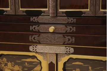 中古　展示品　未使用品　伝統工芸　70代　金仏壇「欄間螺鈿」　細部まで造り込まれた意匠と高級感漂う芸術品のような佇まいが魅力の長岡仏壇(定価約130万円)(R-052412)
