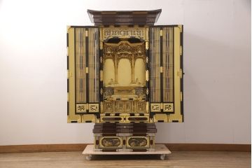 中古　展示品　未使用品　伝統工芸　70代　金仏壇「欄間螺鈿」　細部まで造り込まれた意匠と高級感漂う芸術品のような佇まいが魅力の長岡仏壇(定価約130万円)(R-052412)