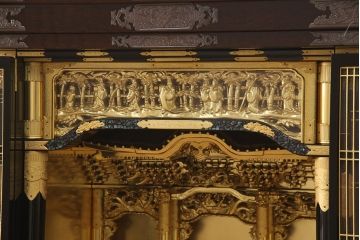 中古　展示品　未使用品　伝統工芸　70代　金仏壇「欄間螺鈿」　細部まで造り込まれた意匠と高級感漂う芸術品のような佇まいが魅力の長岡仏壇(定価約130万円)(R-052412)