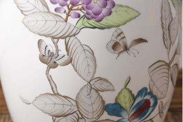 ヘレンド　ハンドペイント　花蝶文花瓶　38cm(HEREND、ハンガリー)(R-052414)