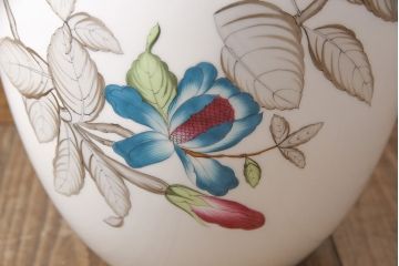 ヘレンド　ハンドペイント　花蝶文花瓶　38cm(HEREND、ハンガリー)(R-052414)