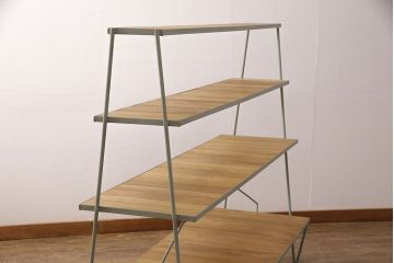 ラフジュ工房オリジナル　ペイント　チーク材　ナチュラルな空間におすすめな優しい色合いの台形アイアンラック(飾り棚、陳列棚)(R-052418)