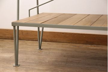 ラフジュ工房オリジナル　ペイント　チーク材　ナチュラルな空間におすすめな優しい色合いの台形アイアンラック(飾り棚、陳列棚)(R-052418)
