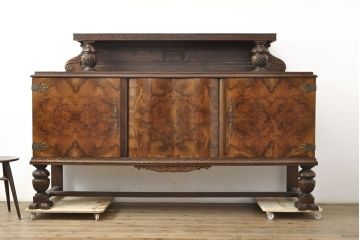 イギリスアンティーク　特大!　マホガニー材　バーズアイが特徴的なサイドボード(キャビネット、収納棚)(R-052424)