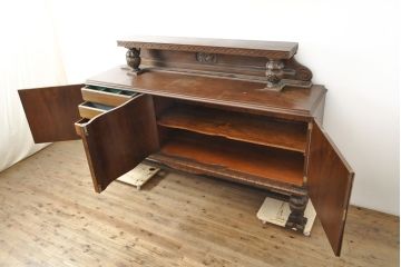 イギリスアンティーク　特大!　マホガニー材　バーズアイが特徴的なサイドボード(キャビネット、収納棚)(R-052424)