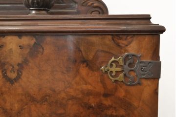 イギリスアンティーク　特大!　マホガニー材　バーズアイが特徴的なサイドボード(キャビネット、収納棚)(R-052424)