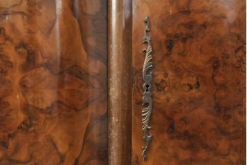 イギリスアンティーク　特大!　マホガニー材　バーズアイが特徴的なサイドボード(キャビネット、収納棚)(R-052424)