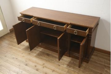 中古　DREXEL HERITAGE(ドレクセルヘリテイジ)　Cameo Classics(キャメオクラシックス)　エレガントな佇まいが魅力的なクリデンザ(クレデンザ、サイドボード、収納棚、キャビネット)(定価約115万円)(R-052425)