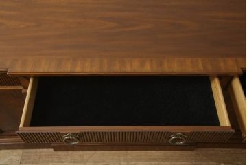 中古　DREXEL HERITAGE(ドレクセルヘリテイジ)　Cameo Classics(キャメオクラシックス)　エレガントな佇まいが魅力的なクリデンザ(クレデンザ、サイドボード、収納棚、キャビネット)(定価約115万円)(R-052425)