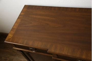 中古　DREXEL HERITAGE(ドレクセルヘリテイジ)　Cameo Classics(キャメオクラシックス)　エレガントな佇まいが魅力的なクリデンザ(クレデンザ、サイドボード、収納棚、キャビネット)(定価約115万円)(R-052425)