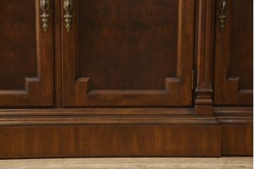 中古　DREXEL HERITAGE(ドレクセルヘリテイジ)　Cameo Classics(キャメオクラシックス)　エレガントな佇まいが魅力的なクリデンザ(クレデンザ、サイドボード、収納棚、キャビネット)(定価約115万円)(R-052425)