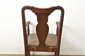 イギリスアンティーク　オーク材　脚や背もたれの凝ったつくりが目を引くアームチェア2脚セット(ダイニングチェア)(R-052427)