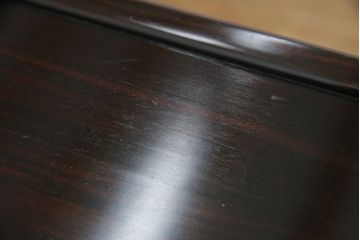 中古　黒檀(コクタン)　繊細な透かし彫りや花の彫り込みが美しい飾り棚(茶棚、戸棚、収納棚)(R-052431)