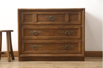 中古　DREXEL HERITAGE(ドレクセルヘリテイジ)　Grand Villa(グランドヴィラ)　クラシカルな佇まいが魅力のチェスト(引き出し、サイドチェスト)(R-052434)
