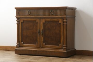 中古　DREXEL HERITAGE(ドレクセルヘリテイジ)　Cameo Classics(キャメオクラシックス)　エレガントな佇まいのサーバー(定価約73万円)(サイドボード、キャビネット)(R-052435)