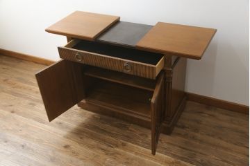 中古　DREXEL HERITAGE(ドレクセルヘリテイジ)　Cameo Classics(キャメオクラシックス)　エレガントな佇まいのサーバー(定価約73万円)(サイドボード、キャビネット)(R-052435)