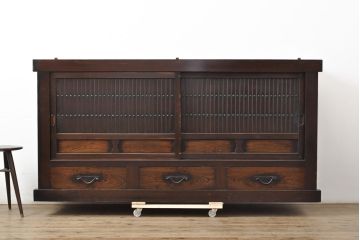 和製アンティーク　落ち着いた色合いが和モダンなお部屋づくりにぴったりな水屋箪笥サイドボード(キャビネット、収納棚、食器棚、収納箪笥)(R-052438)