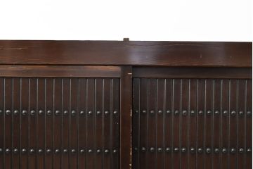 和製アンティーク　落ち着いた色合いが和モダンなお部屋づくりにぴったりな水屋箪笥サイドボード(キャビネット、収納棚、食器棚、収納箪笥)(R-052438)