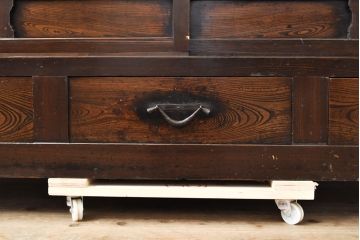 和製アンティーク　落ち着いた色合いが和モダンなお部屋づくりにぴったりな水屋箪笥サイドボード(キャビネット、収納棚、食器棚、収納箪笥)(R-052438)