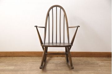 中古　ERCOL(アーコール)　木の温もり溢れるクエーカーロッキングチェア(アームチェア、板座チェア)(R-052440)