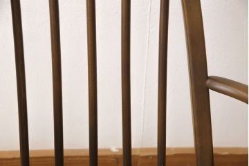 中古　ERCOL(アーコール)　木の温もり溢れるクエーカーロッキングチェア(アームチェア、板座チェア)(R-052440)