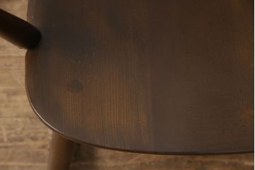 中古　ERCOL(アーコール)　木の温もり溢れるクエーカーロッキングチェア(アームチェア、板座チェア)(R-052440)