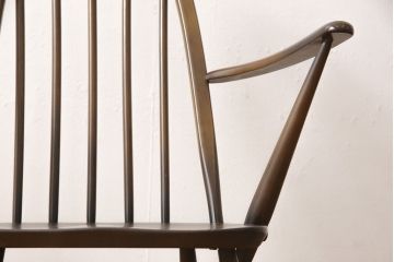 中古　ERCOL(アーコール)　木の温もり溢れるクエーカーロッキングチェア(アームチェア、板座チェア)(R-052440)