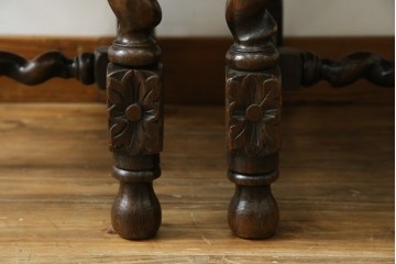 イギリスアンティーク　オーク材　脚の凝ったつくりが目を引くツイストレッグチェア2脚セット　(R-052442)