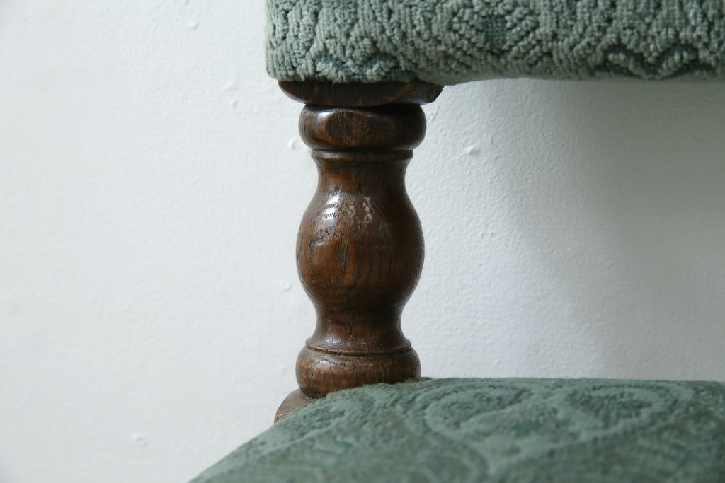 イギリスアンティーク　オーク材　脚の凝ったつくりが目を引くツイストレッグチェア2脚セット　(R-052442)