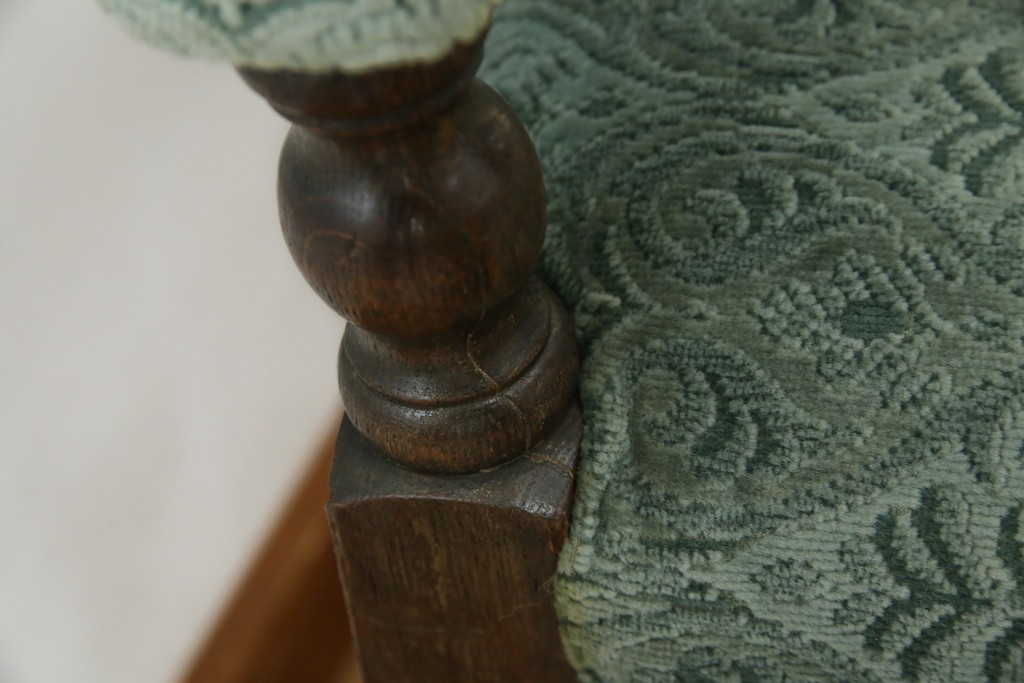 イギリスアンティーク　オーク材　脚の凝ったつくりが目を引くツイストレッグチェア2脚セット　(R-052442)