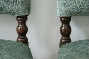 イギリスアンティーク　オーク材　脚の凝ったつくりが目を引くツイストレッグチェア2脚セット　(R-052442)