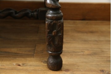 イギリスアンティーク　オーク材　脚の凝ったつくりが目を引くツイストレッグチェア2脚セット　(R-052442)