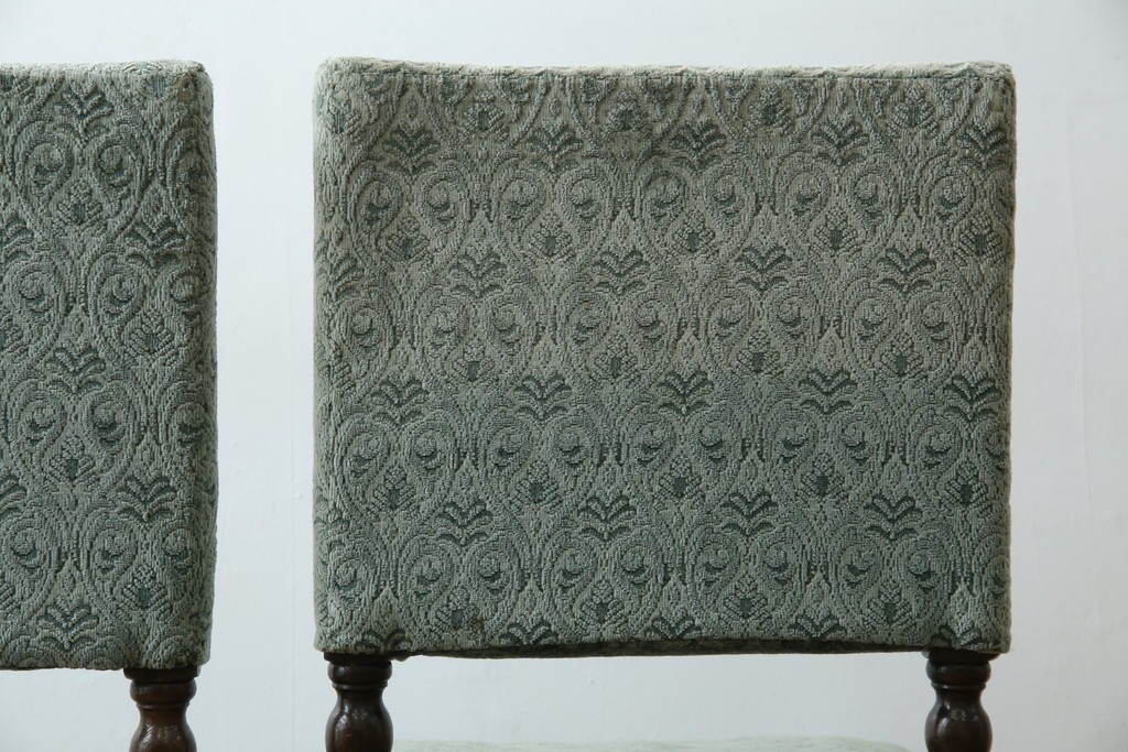 イギリスアンティーク　オーク材　脚の凝ったつくりが目を引くツイストレッグチェア2脚セット　(R-052442)