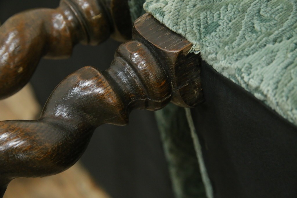 イギリスアンティーク　オーク材　脚の凝ったつくりが目を引くツイストレッグチェア2脚セット　(R-052442)